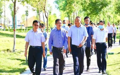 國家電投集團黨組成員、副總經理王樹東一行赴七師胡楊河市調研