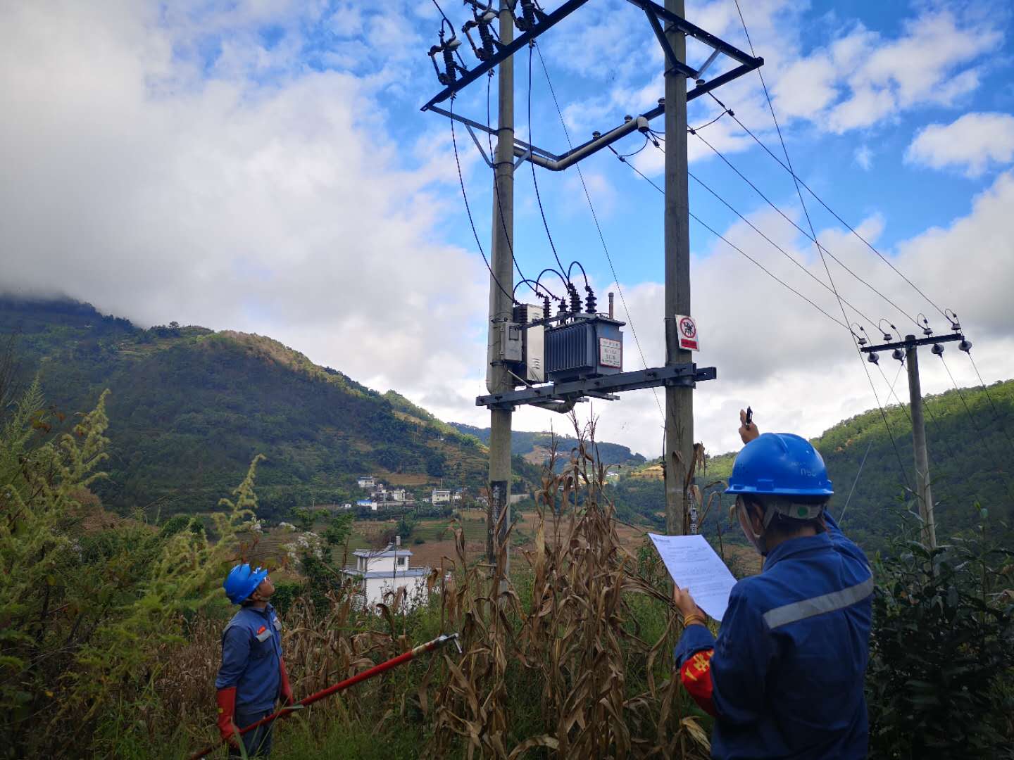 臨滄云縣供電局開(kāi)展線路維護(hù)改造，全面提升供電可靠性