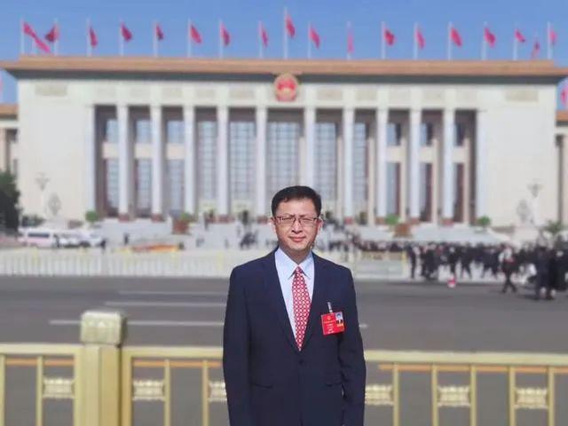加快推動(dòng)新能源行業(yè) 與人工智能融合創(chuàng)新——訪全國(guó)人大代表、樂山太陽(yáng)能研究院院長(zhǎng)姜希猛