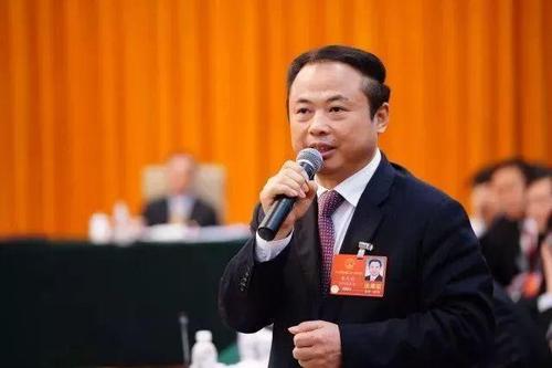 發(fā)展智慧型儲(chǔ)能電站 助力實(shí)現(xiàn)“碳達(dá)峰、碳中和”——訪全國(guó)人大代表、天能控股集團(tuán)董事長(zhǎng)張?zhí)烊? width=