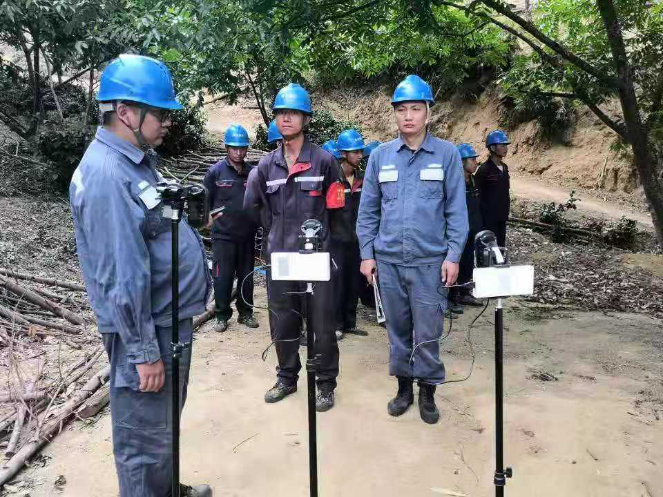 臨滄云縣供電局配電管理三所開展隱患整改，切實保障用戶用電安全