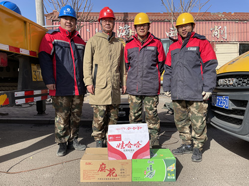 烏海電業(yè)局配電帶電作業(yè)處助力“煤改電”，送溫暖進現(xiàn)場