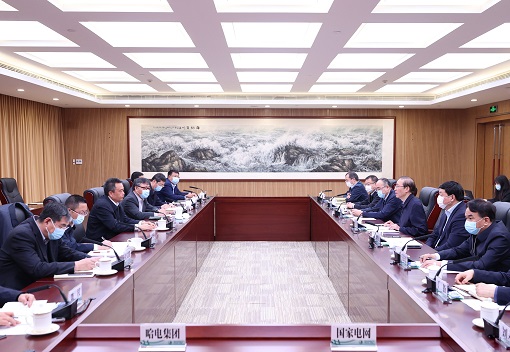 辛保安、張智剛與哈電集團(tuán)董事長(zhǎng)曹志安、總經(jīng)理吳偉章會(huì)談