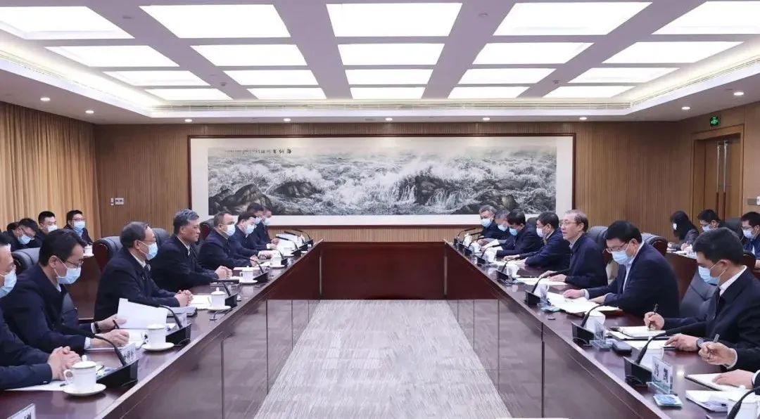 辛保安、張智剛與新疆維吾爾自治區(qū)、新疆生產(chǎn)建設(shè)兵團領(lǐng)導會談