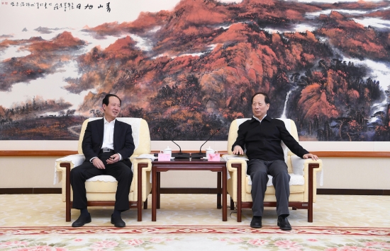 丁焰章拜會(huì)內(nèi)蒙古自治區(qū)黨委書(shū)記、人大常委會(huì)主任石泰峰