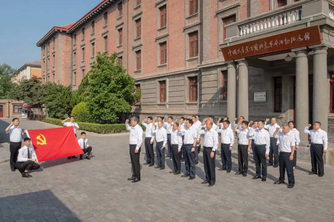 國家能源集團(tuán)黨組成員集體參觀學(xué)習(xí) “光輝偉業(yè)、紅色序章”主題展覽