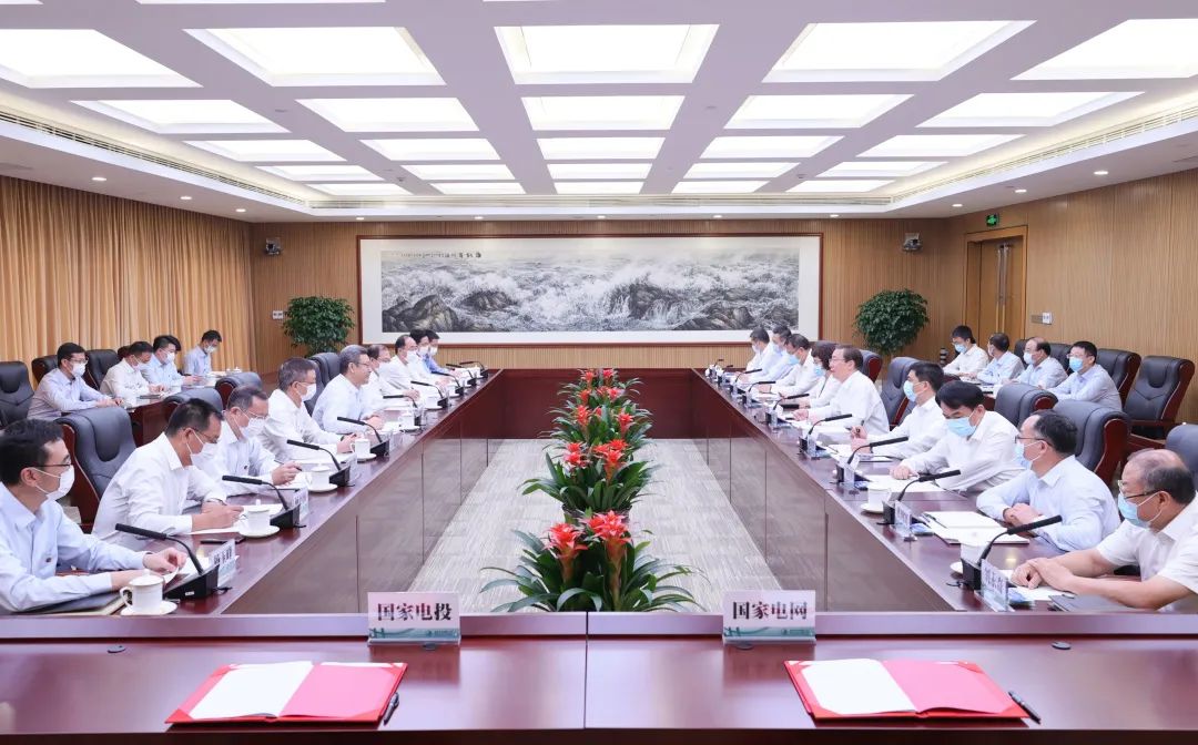 國(guó)家電網(wǎng)董事長(zhǎng)、黨組書(shū)記辛保安與國(guó)家電投董事長(zhǎng)錢智民、總經(jīng)理江毅會(huì)談