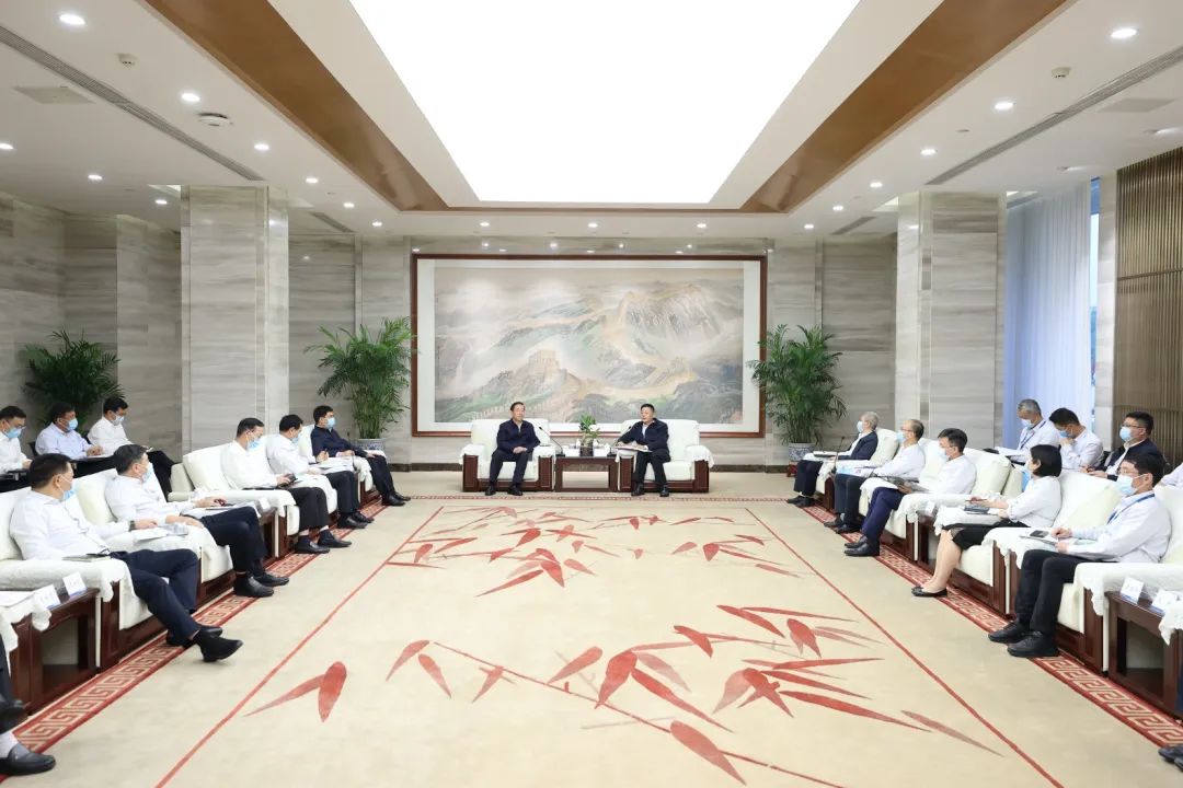 國家電網(wǎng)公司董事長、黨組書辛保安與東方電氣集團(tuán)董事長俞培根、總經(jīng)理徐鵬會談