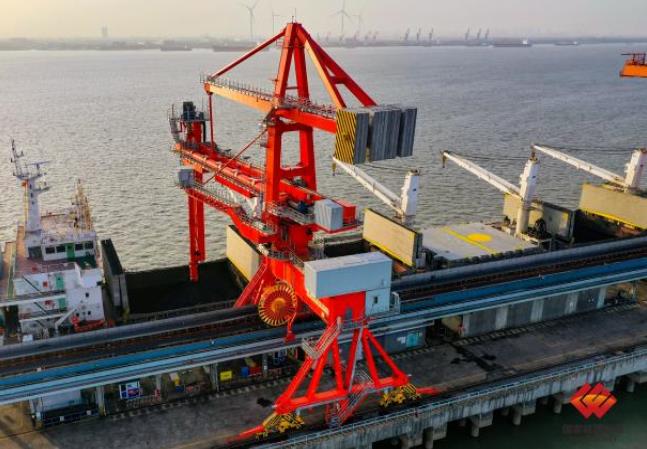 國內(nèi)最大出力螺旋卸船機(jī)在江蘇泰州公司投運