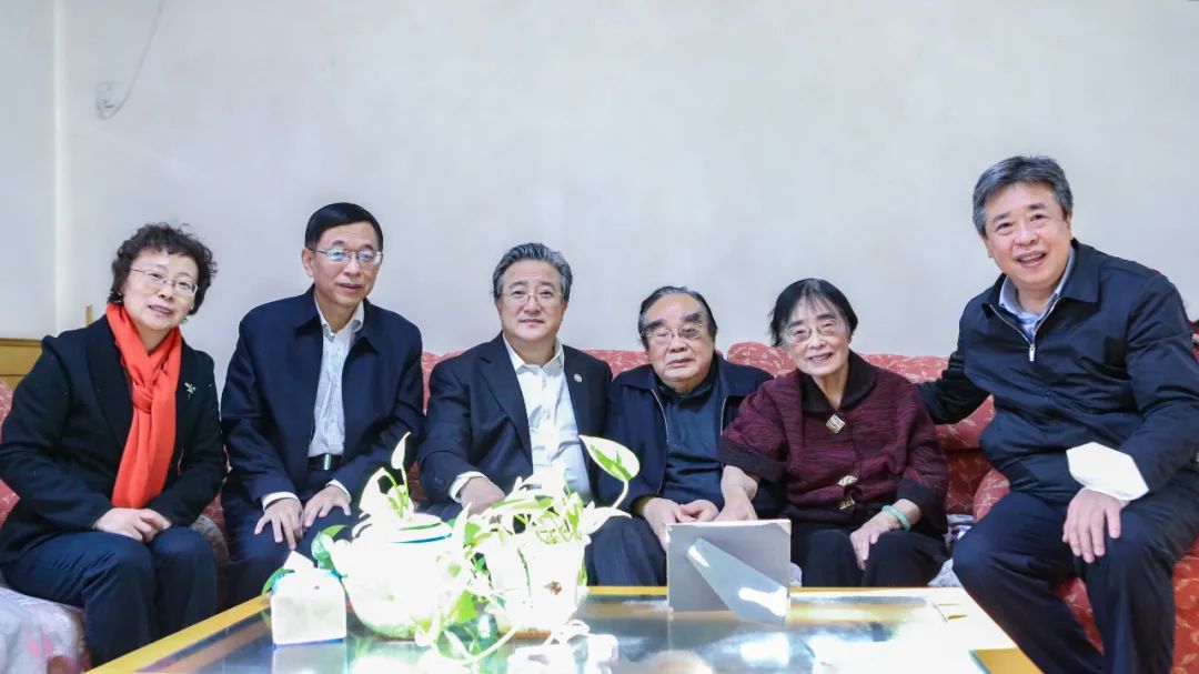 余劍鋒春節(jié)前夕看望慰問核工業(yè)老領(lǐng)導(dǎo)蔣心雄、陳肇博