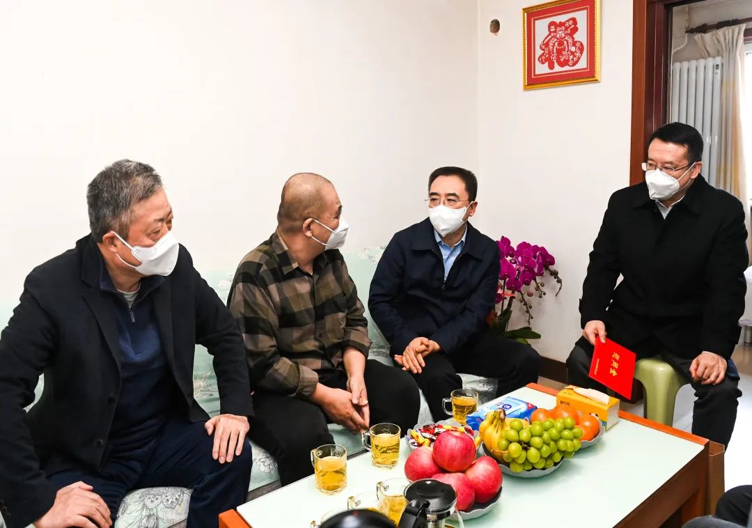 鄒磊、劉明勝走訪慰問退休老領導、勞模遺屬、困難黨員群眾