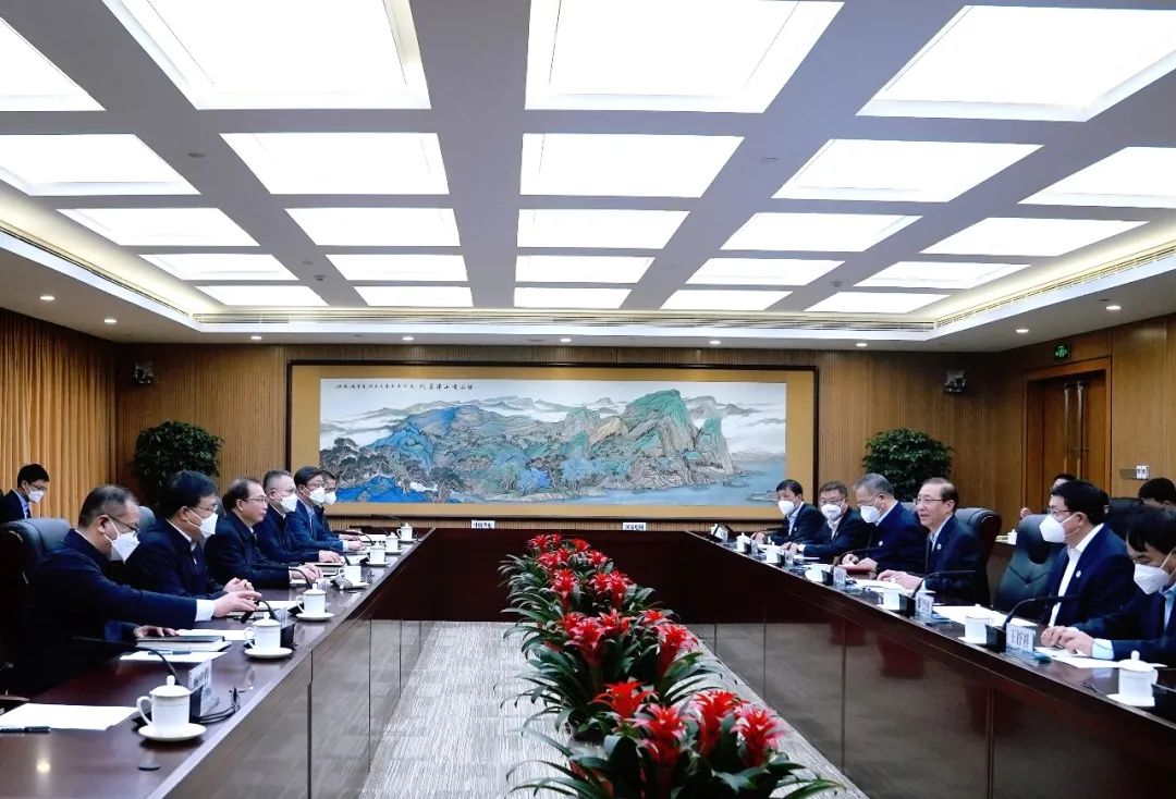 華電集團董事長江毅、總經(jīng)理葉向東與國家電網(wǎng)董事長辛保安、總經(jīng)理張智剛舉行會談