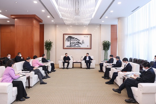 溫樞剛鄧建玲會(huì)見(jiàn)鄂爾多斯市委書(shū)記李理、市長(zhǎng)杜匯良