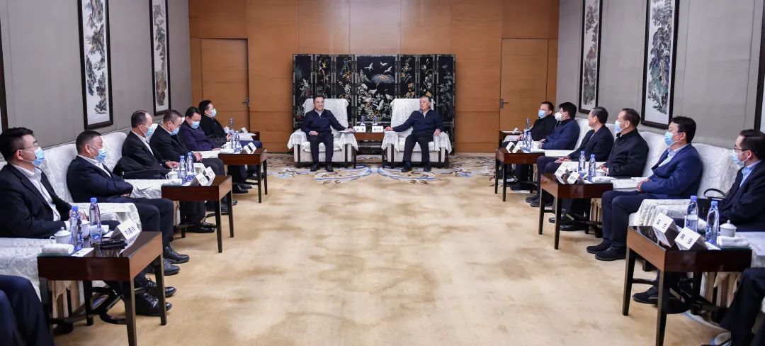 大唐集團(tuán)黨組書記、董事長鄒磊與陜投集團(tuán)董事長袁小寧、總經(jīng)理趙軍會(huì)談