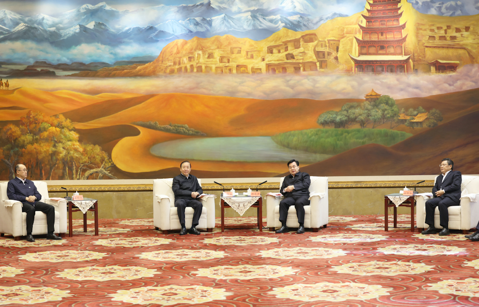 國(guó)家電網(wǎng)公司董事長(zhǎng)、黨組書記辛保安與甘肅省委書記胡昌升、省長(zhǎng)任振鶴會(huì)談