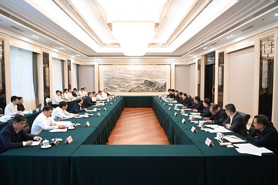 華能集團溫樞剛、鄧建玲拜會遼寧省委書記郝鵬