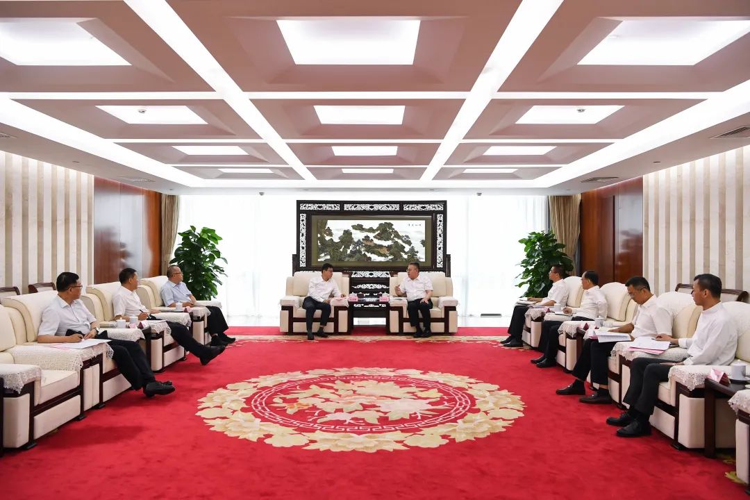 葉向東與甘肅省委常委、副省長張錦剛舉行會談