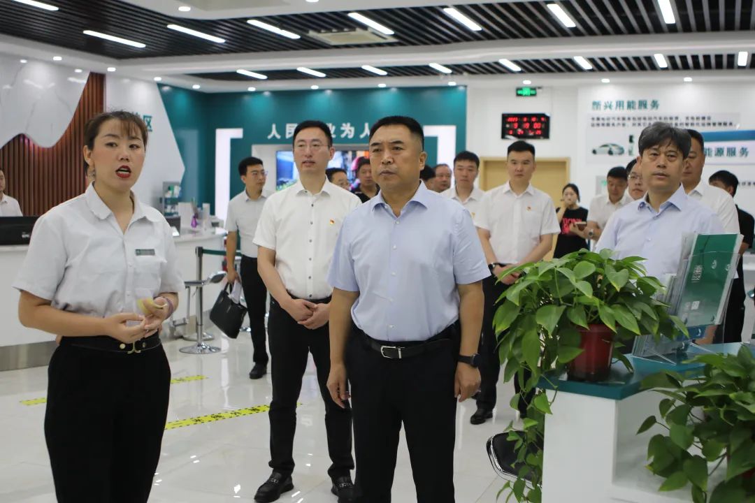 香河縣委書記梁寶杰、縣長李海濱調(diào)研國網(wǎng)香河縣供電公司重點(diǎn)工作