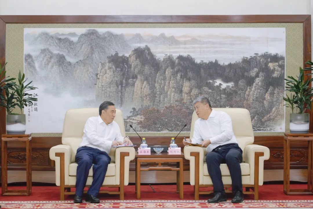 中國(guó)能建黨委書記、董事長(zhǎng)宋海良與國(guó)家能源集團(tuán)黨組書記、董事長(zhǎng)劉國(guó)躍會(huì)談
