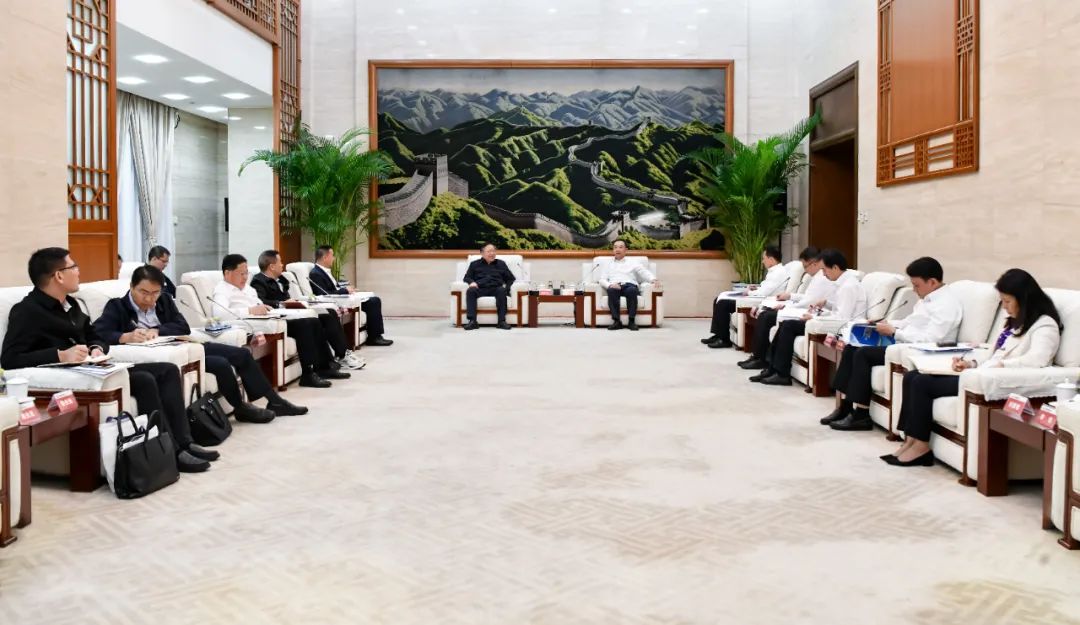 大唐集團(tuán)有限公司黨組書記、董事長(zhǎng)鄒磊與廣西壯族自治區(qū)國資委黨委書記秦如培會(huì)談
