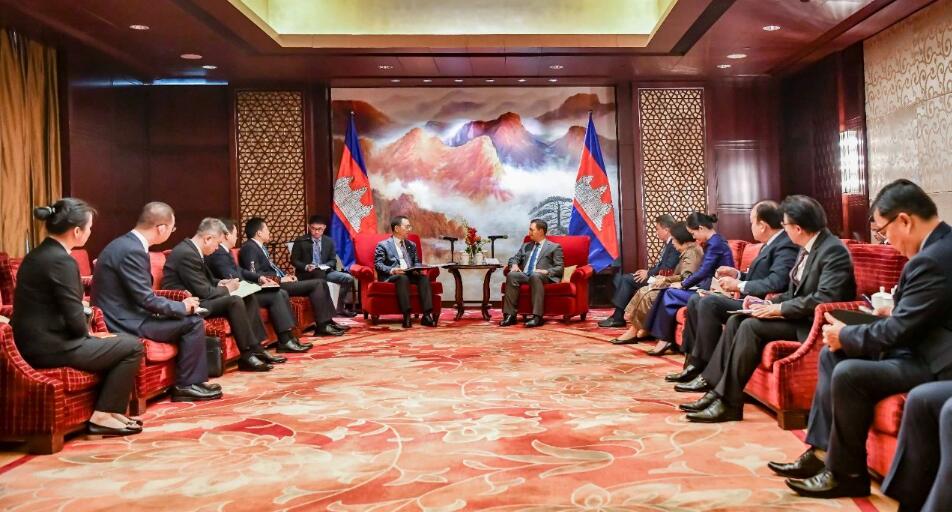 大唐集團(tuán)黨組書記、董事長(zhǎng)鄒磊拜會(huì)柬埔寨首相洪瑪奈