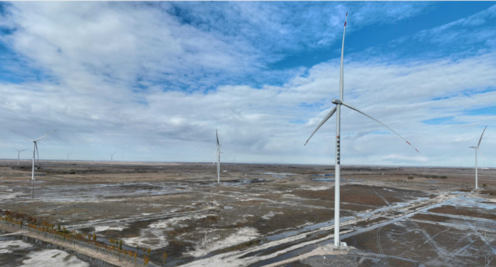24臺！大慶辰能100MW平價風電項目全部風機吊裝完成