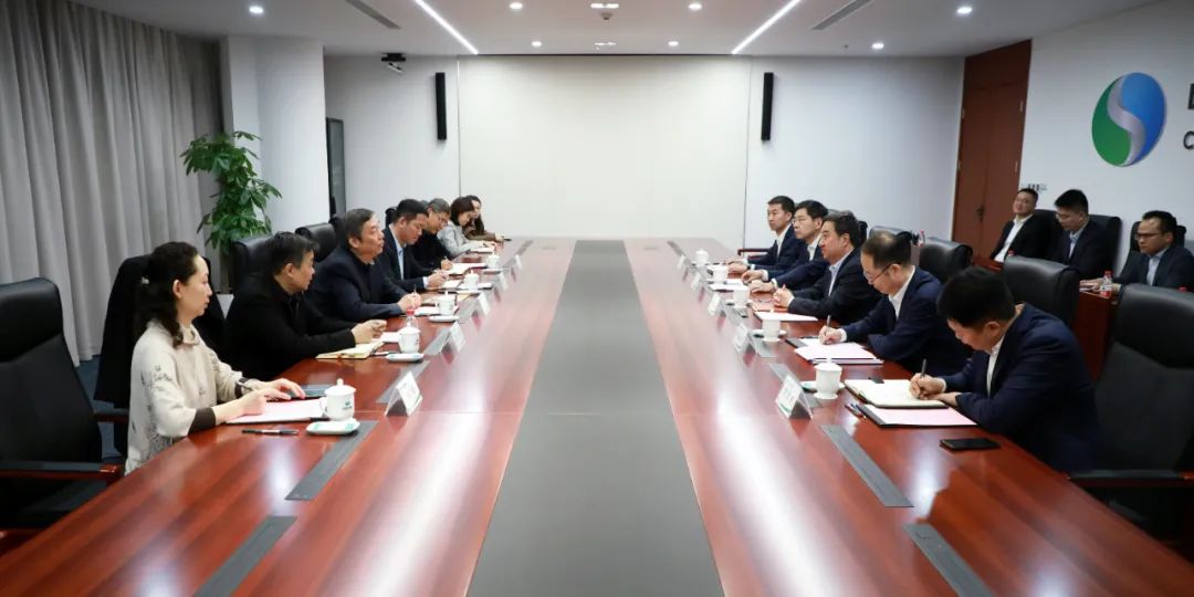 中國電氣裝備黨委書記、董事長白忠泉會見上海市經(jīng)濟(jì)和信息化委員會副主任戎之勤
