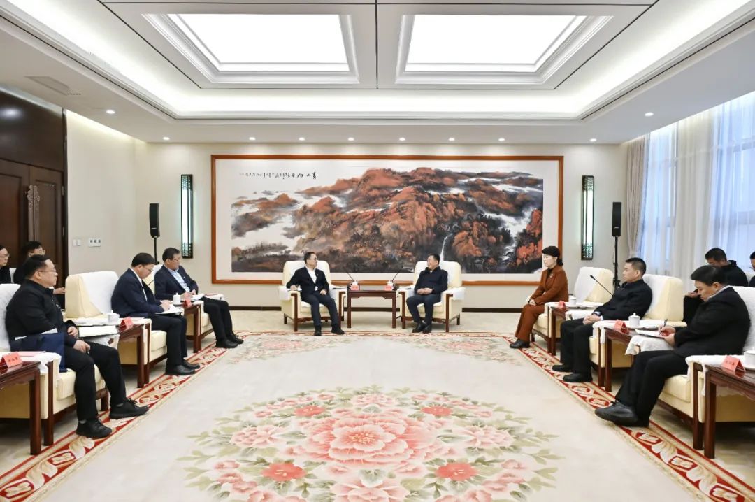 中國大唐集團(tuán)有限公司董事長鄒磊拜會內(nèi)蒙古自治區(qū)黨委書記孫紹騁、自治區(qū)主席王莉霞