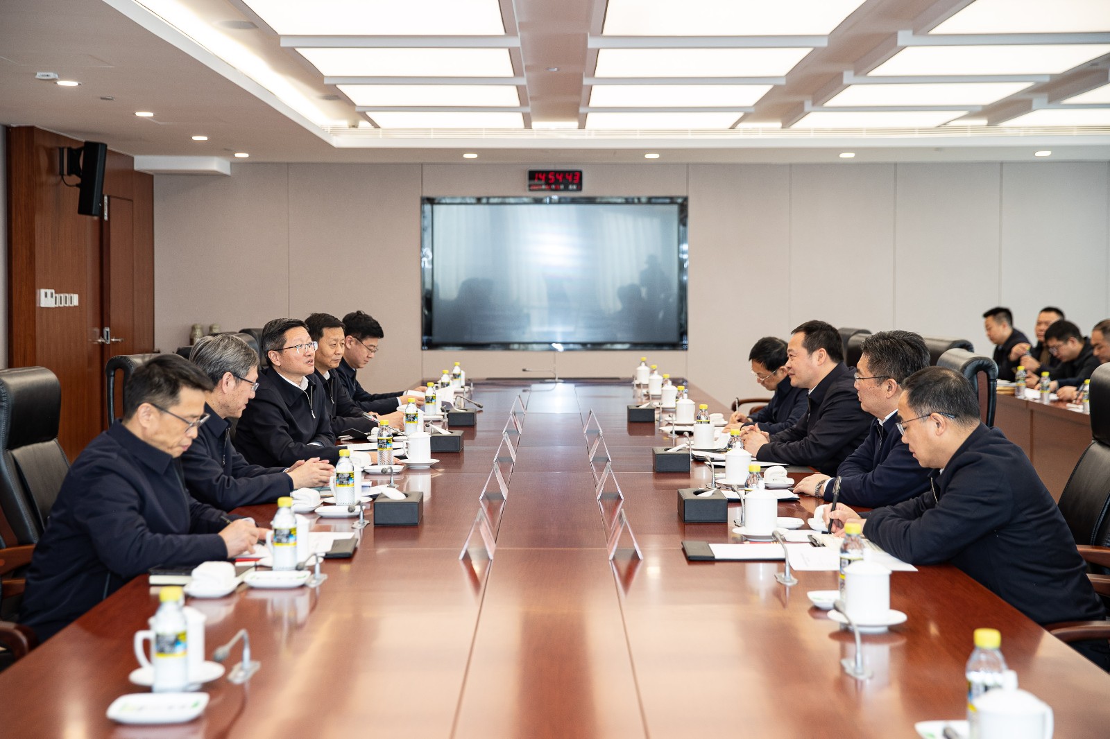 國家能源集團公司總經(jīng)理、黨組副書記余兵會見上饒市委書記陳云