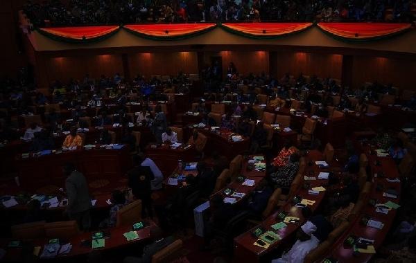 英媒：加納議會(huì)欠電費(fèi)，電力公司拉閘打斷國(guó)情咨文