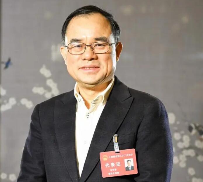【兩會(huì)好聲音】全國人大代表、長安汽車董事長朱華榮：強(qiáng)化市場調(diào)節(jié)手段，進(jìn)一步改善汽車消費(fèi)環(huán)境