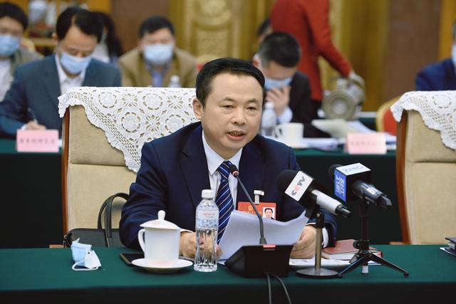 【兩會(huì)好聲音】全國(guó)人大代表、天能控股董事長(zhǎng)張?zhí)烊危和苿?dòng)《可再生能源法》修訂，保障國(guó)家