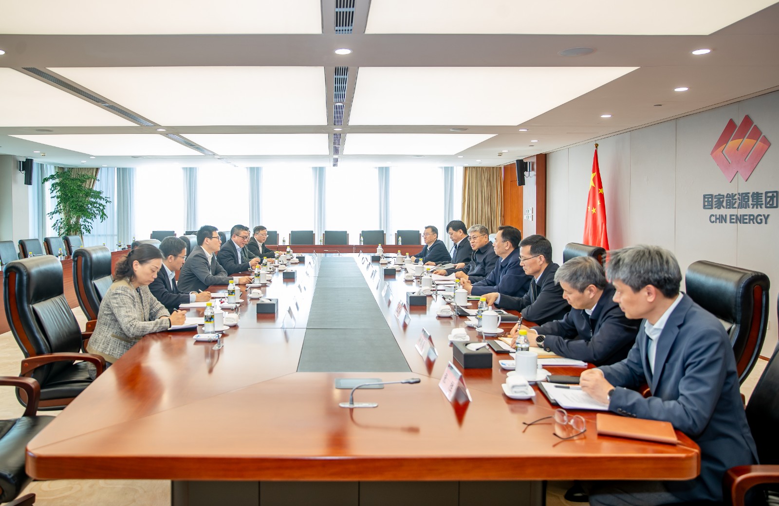 國家能源集團黨組書記、董事長劉國躍會見上海電氣集團黨委書記、董事長吳磊