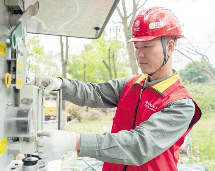 賀彪：星城萬家燈火，“帶電護衛(wèi)”用心守候
