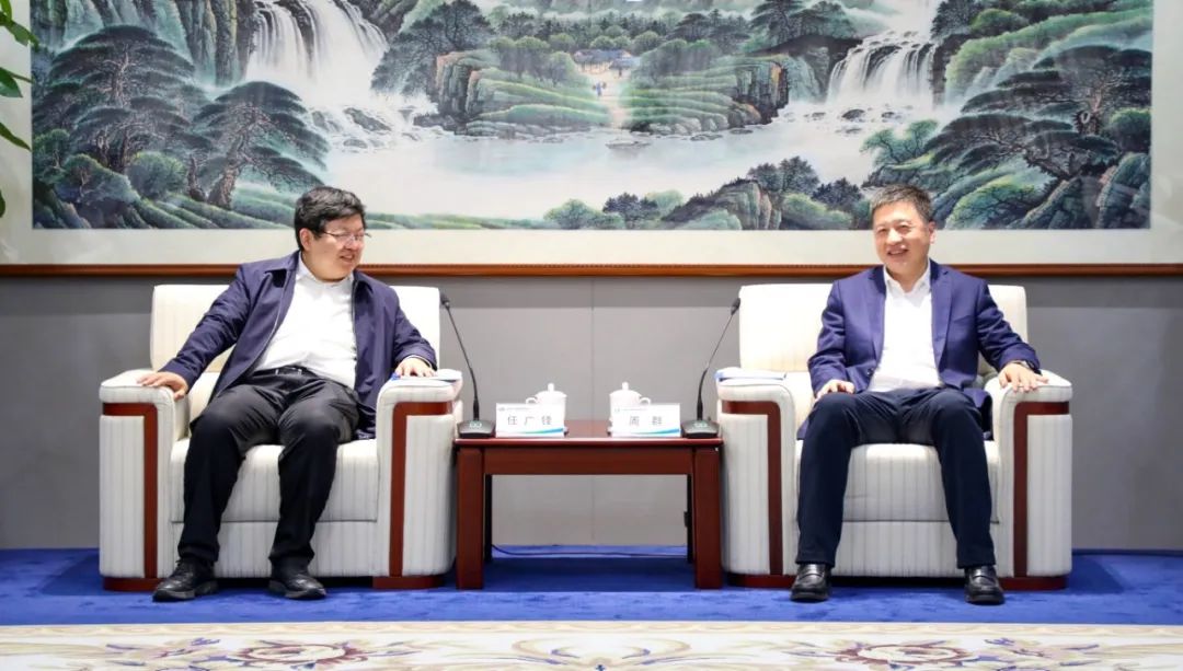 中國電氣裝備黨委副書記、總經(jīng)理周群會見濟南市副市長任廣鋒