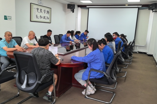烏海千里山供電公司：加強(qiáng)理論學(xué)習(xí)，風(fēng)清氣正過(guò)節(jié)