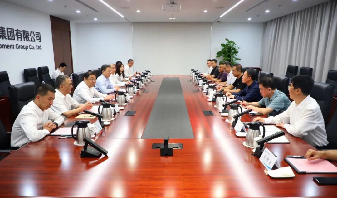 中國(guó)電氣裝備黨委書記、董事長(zhǎng)李洪鳳會(huì)見(jiàn)陜西省人大常委會(huì)副主任、寶雞市委書記楊廣亭