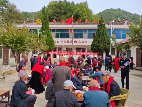 水電十五局幫扶點上廟村“聚情重陽節(jié) 情暖金