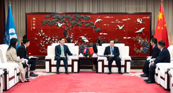 華電集團(tuán)董事長、黨組書記江毅與柬埔寨礦能部部長高·洛塔納會談