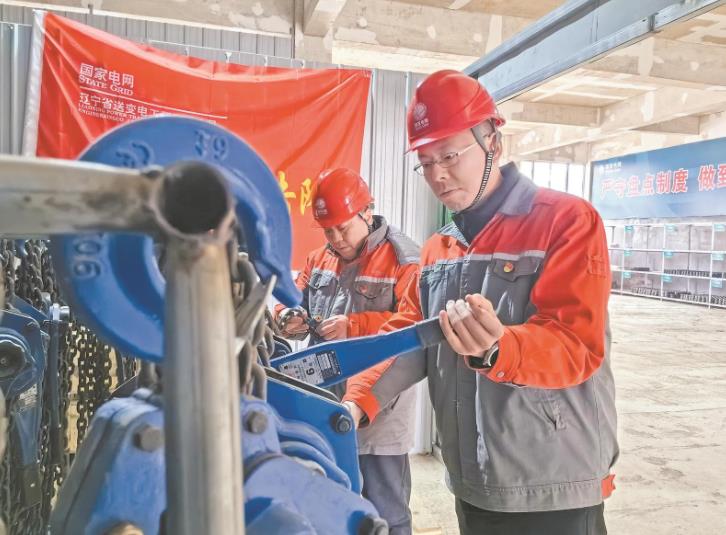 李俊鵬：走南闖北建電網(wǎng)，施工細(xì)節(jié)見真章