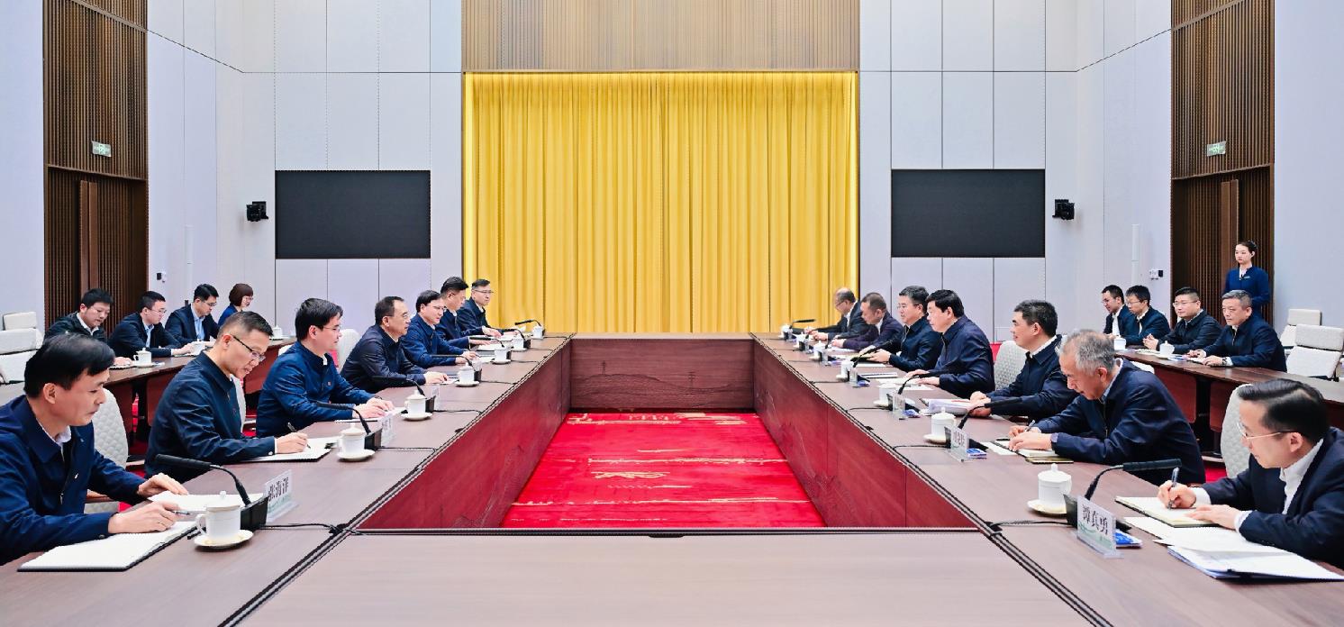 中國(guó)大唐集團(tuán)董事長(zhǎng)鄒磊、總經(jīng)理張傳江與國(guó)家電網(wǎng)董事長(zhǎng)張智剛、總經(jīng)理龐驍剛會(huì)談