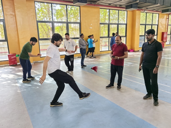 【新春走基層】熱熱鬧鬧過(guò)大年，海外堅(jiān)守迎新春