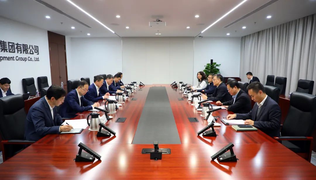 中國電氣裝備董事長李洪鳳、總經(jīng)理周群會見佛山市委書記唐屹峰