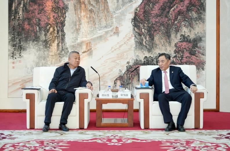 中國能建黨委書記、董事長宋海良與山東發(fā)展集團(tuán)黨委書記、董事長高長生會談