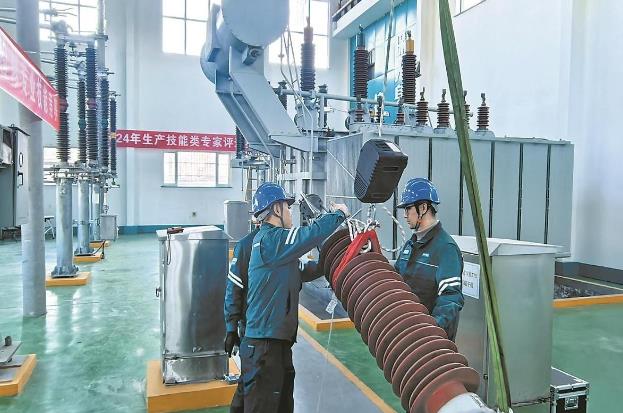 山西晉城供電研制組合器具，變壓器高壓套管吊裝無須登高